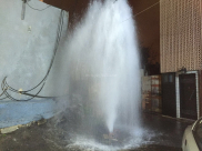 بالفيديو: إنفجار أنبوب مياه رئيسي وسط مدينة يافا